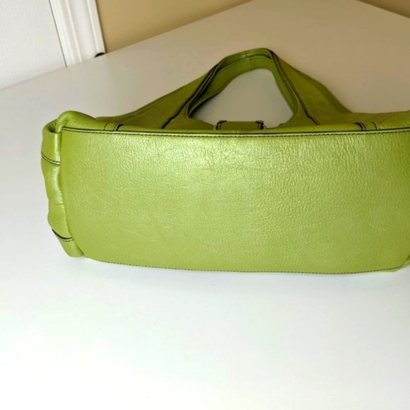 Kenneth Cole Reaction Green Leather Purse - Picture 9 of 13